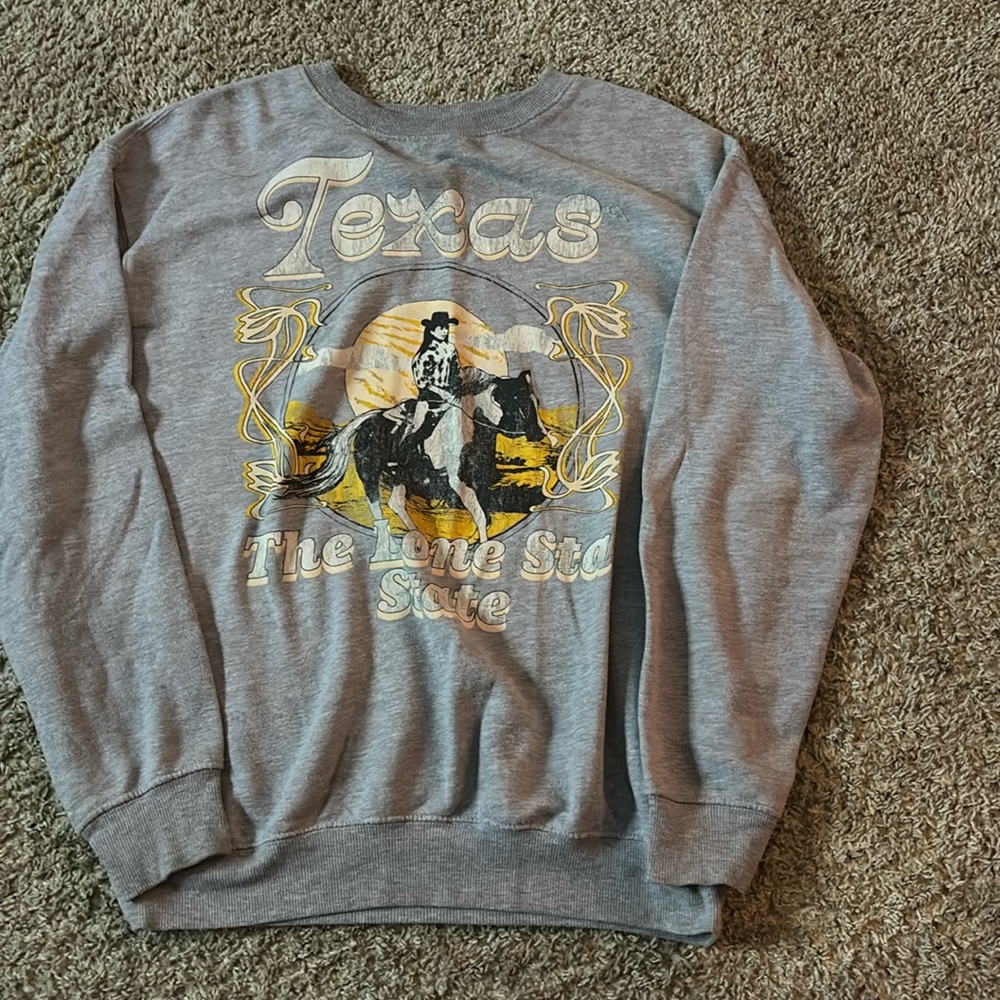 NEW ZOE + LIV Graphic Sweatshirt